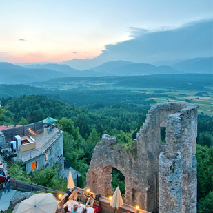 Restaurant in der Burgruine Finkenstein