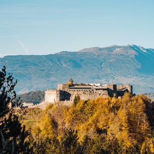 Burg Landskron im Herbst