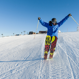 Freestyle Skifahrer auf der Gerlitzen Alpe